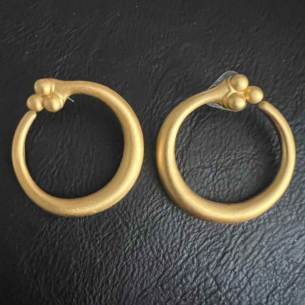 Vtg Liz Claiborne Vintage Gold Tone Chunky Textured Hoop Earrings 1.5